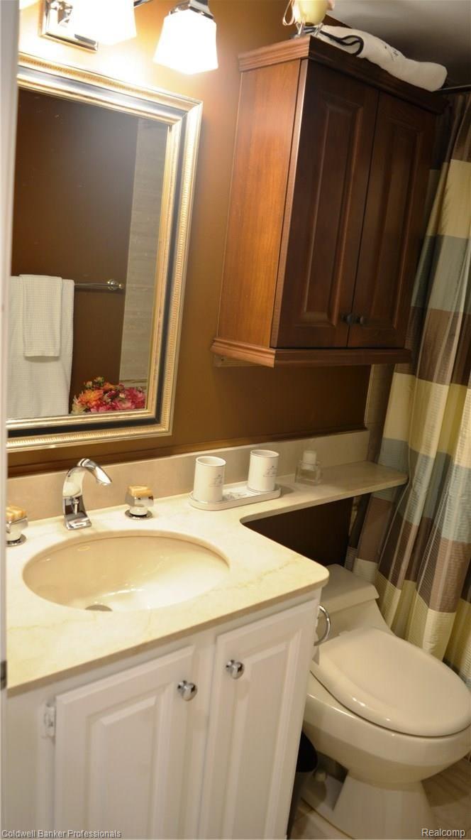 1750 Vernier Road, Unit 9 Grosse Pointe, MI 48236 - Photo 32 of 40 30 (2).JPG