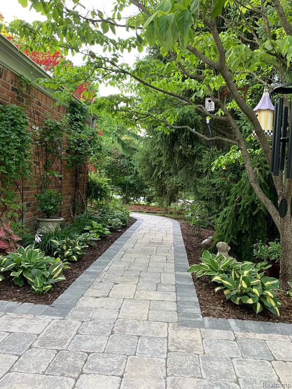 32666 Old Post Road Beverly Hills, MI 48025 - Photo 36 of 39