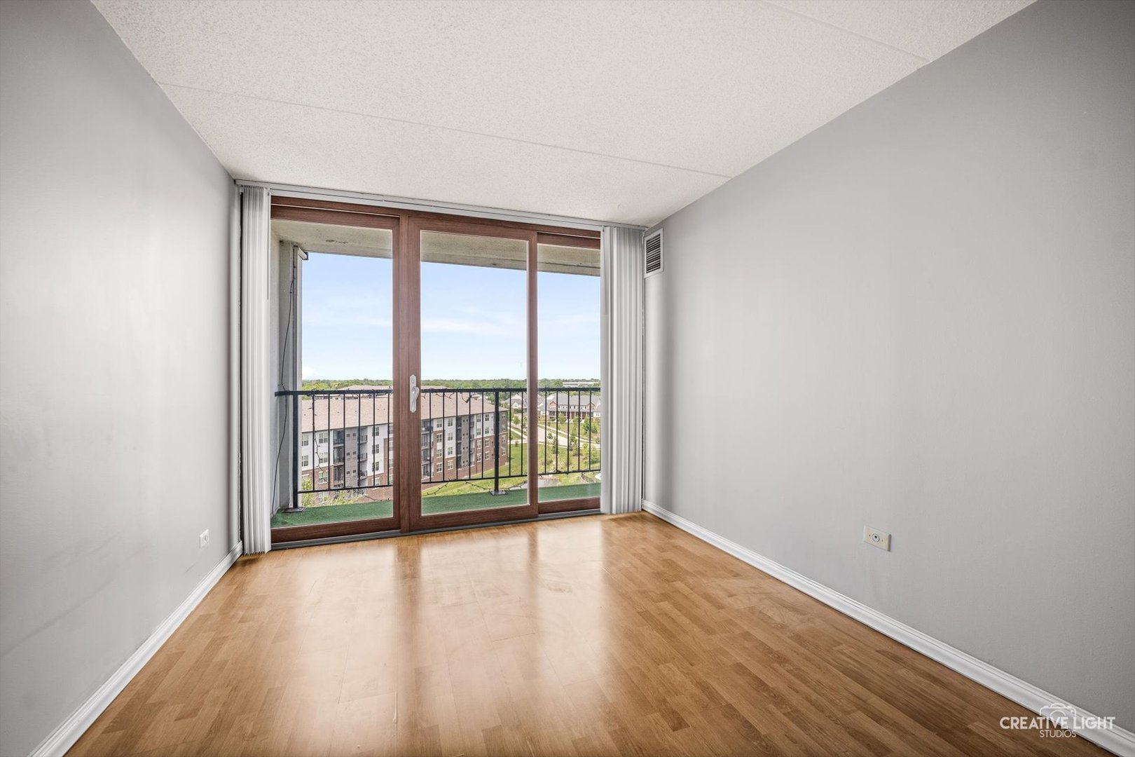 2015 South Finley Road, Unit 1104 Lombard, IL 60148 - Photo 12 of 21 Gallery Image 12