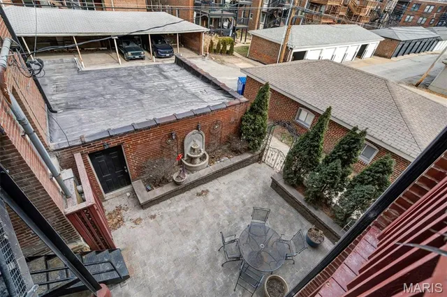 $350,000 | 6253 Rosebury Avenue, Unit 2E, St. Louis, MO 63105