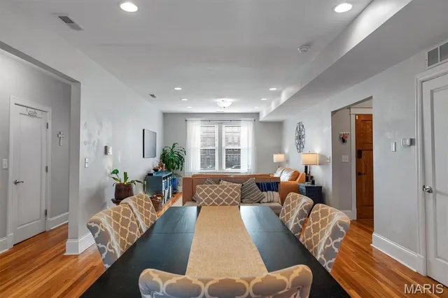 $350,000 | 6253 Rosebury Avenue, Unit 2E, St. Louis, MO 63105