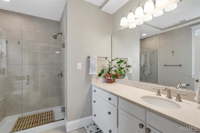 $350,000 | 6253 Rosebury Avenue, Unit 2E, St. Louis, MO 63105