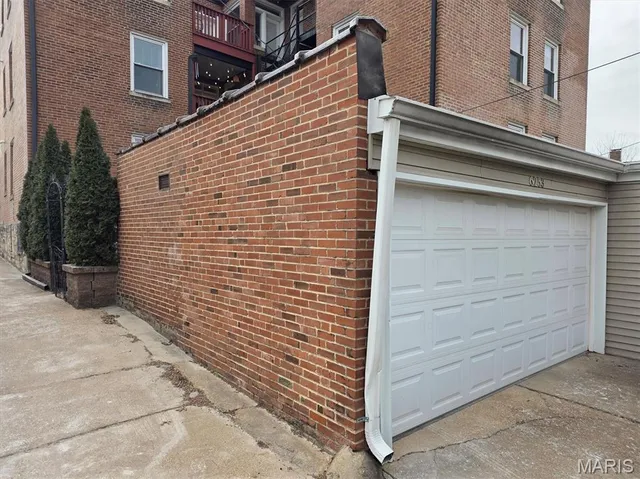 $350,000 | 6253 Rosebury Avenue, Unit 2E, St. Louis, MO 63105