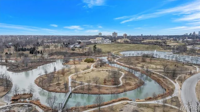 $350,000 | 6253 Rosebury Avenue, Unit 2E, St. Louis, MO 63105