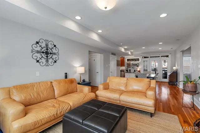 $350,000 | 6253 Rosebury Avenue, Unit 2E, St. Louis, MO 63105