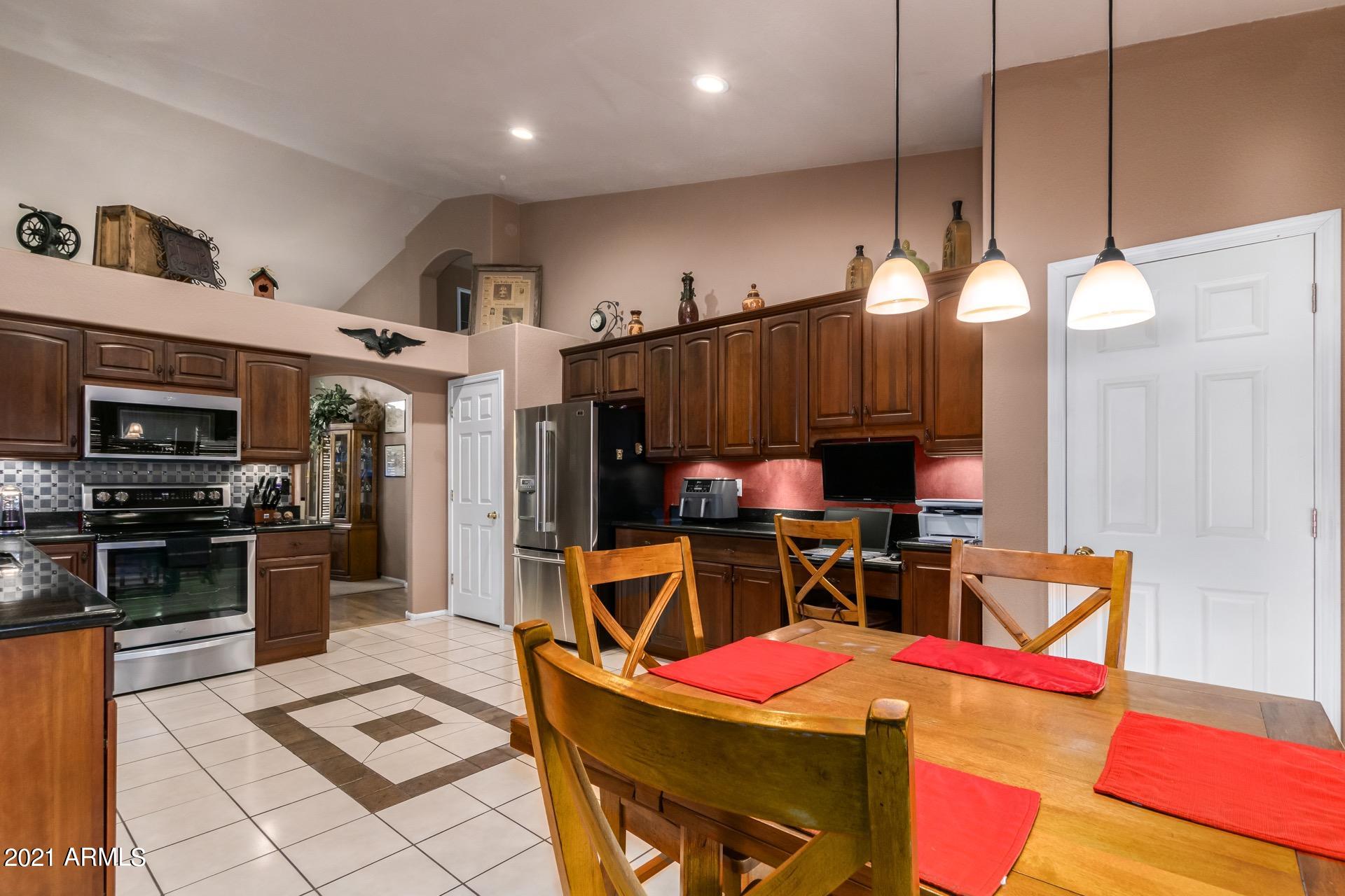 216 West Smoke Tree Road Gilbert, AZ 85233 - Photo 19 of 55 Open Kitchen w/ Dining Nook
