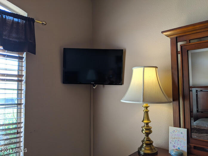 216 West Smoke Tree Road Gilbert, AZ 85233 - Photo 54 of 55 TV & TV mount in Bedroom 2 conveys