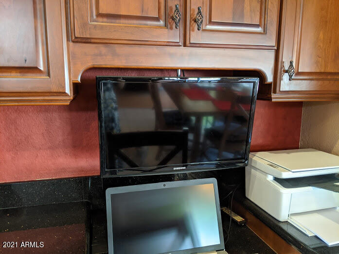 216 West Smoke Tree Road Gilbert, AZ 85233 - Photo 55 of 55 TV & TV mount in Kitchen conveys