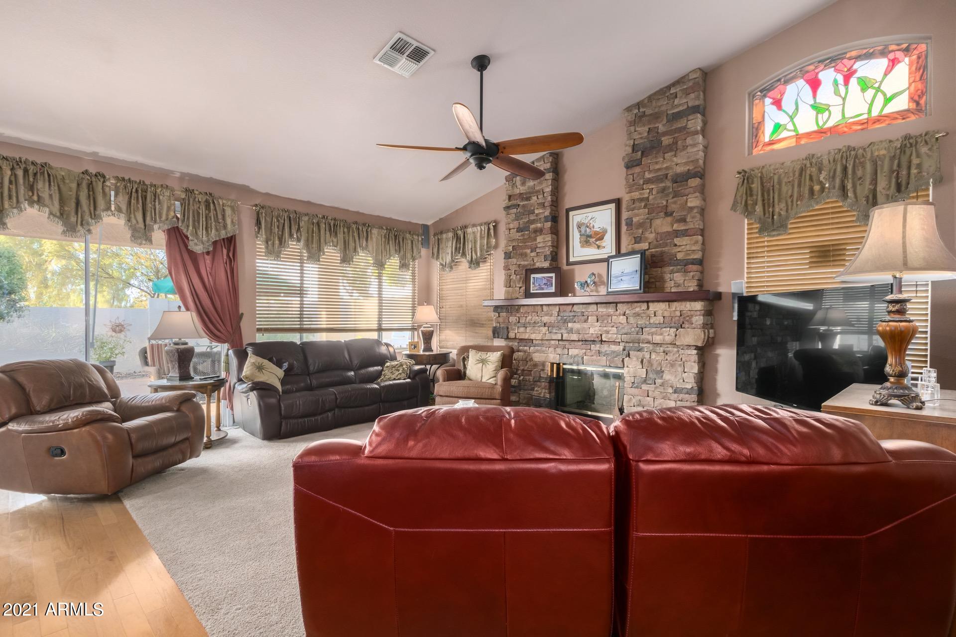 216 West Smoke Tree Road Gilbert, AZ 85233 - Photo 9 of 55 Spacious Great Room w/ Vaulted Ceilings