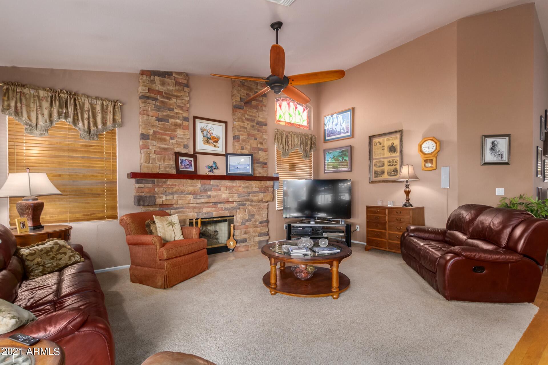 216 West Smoke Tree Road Gilbert, AZ 85233 - Photo 10 of 55 Spacious Great Room w/ Vaulted Ceilings