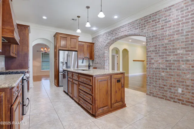 $469,000 | 707 Hummingbird Lane, New Iberia, LA 70560