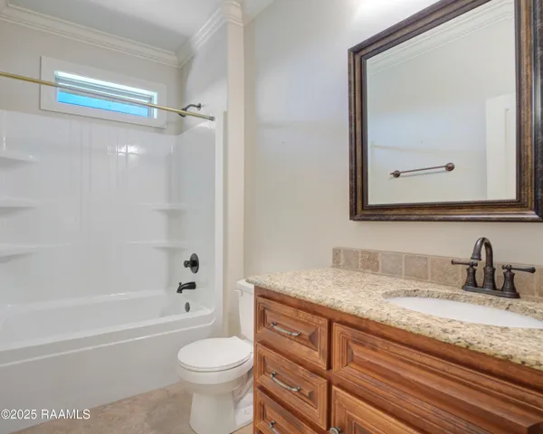 $469,000 | 707 Hummingbird Lane, New Iberia, LA 70560