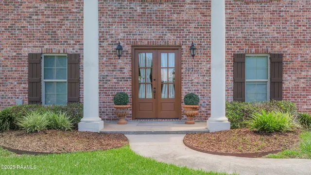 $469,000 | 707 Hummingbird Lane, New Iberia, LA 70560