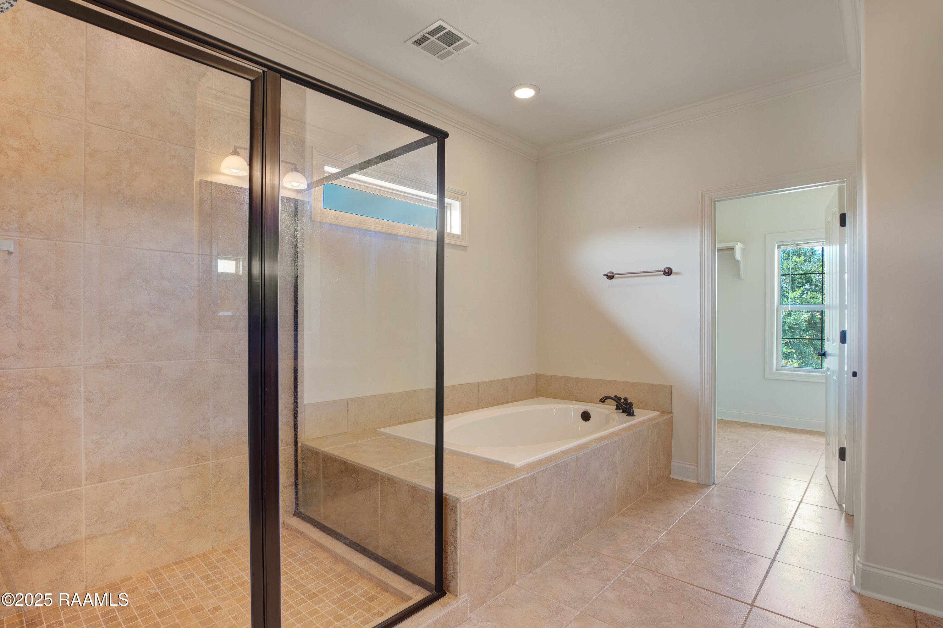 707 Hummingbird Lane New Iberia, LA 70560 - Photo 31 of 42 Upstairs Primary Bath