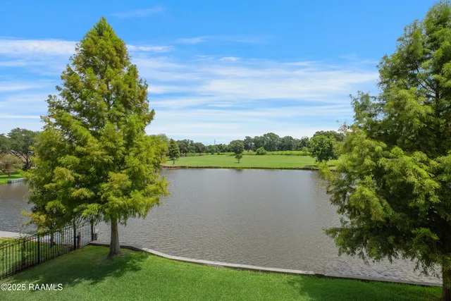 $469,000 | 707 Hummingbird Lane, New Iberia, LA 70560