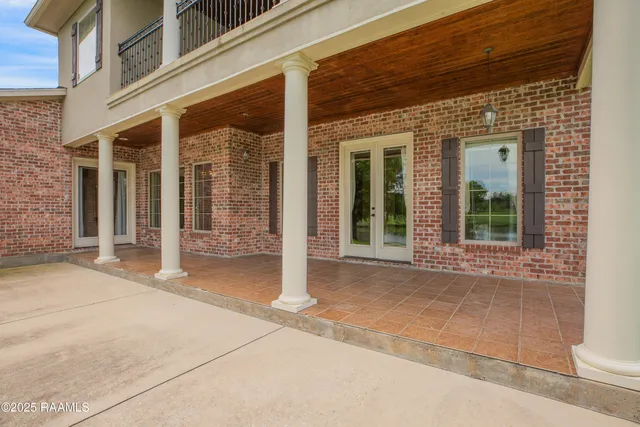 $469,000 | 707 Hummingbird Lane, New Iberia, LA 70560