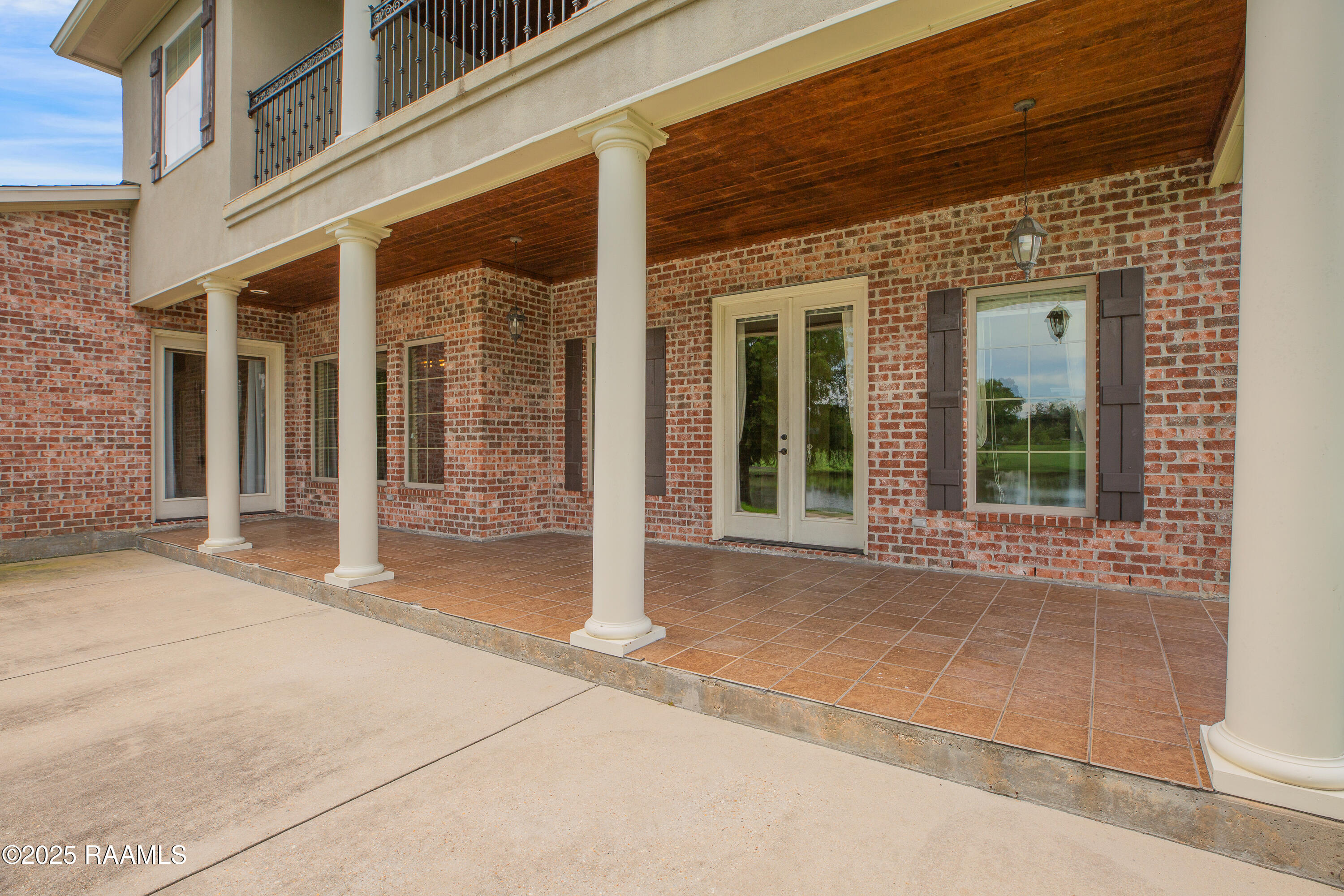 707 Hummingbird Lane New Iberia, LA 70560 - Photo 35 of 42 Rear Covered Patio