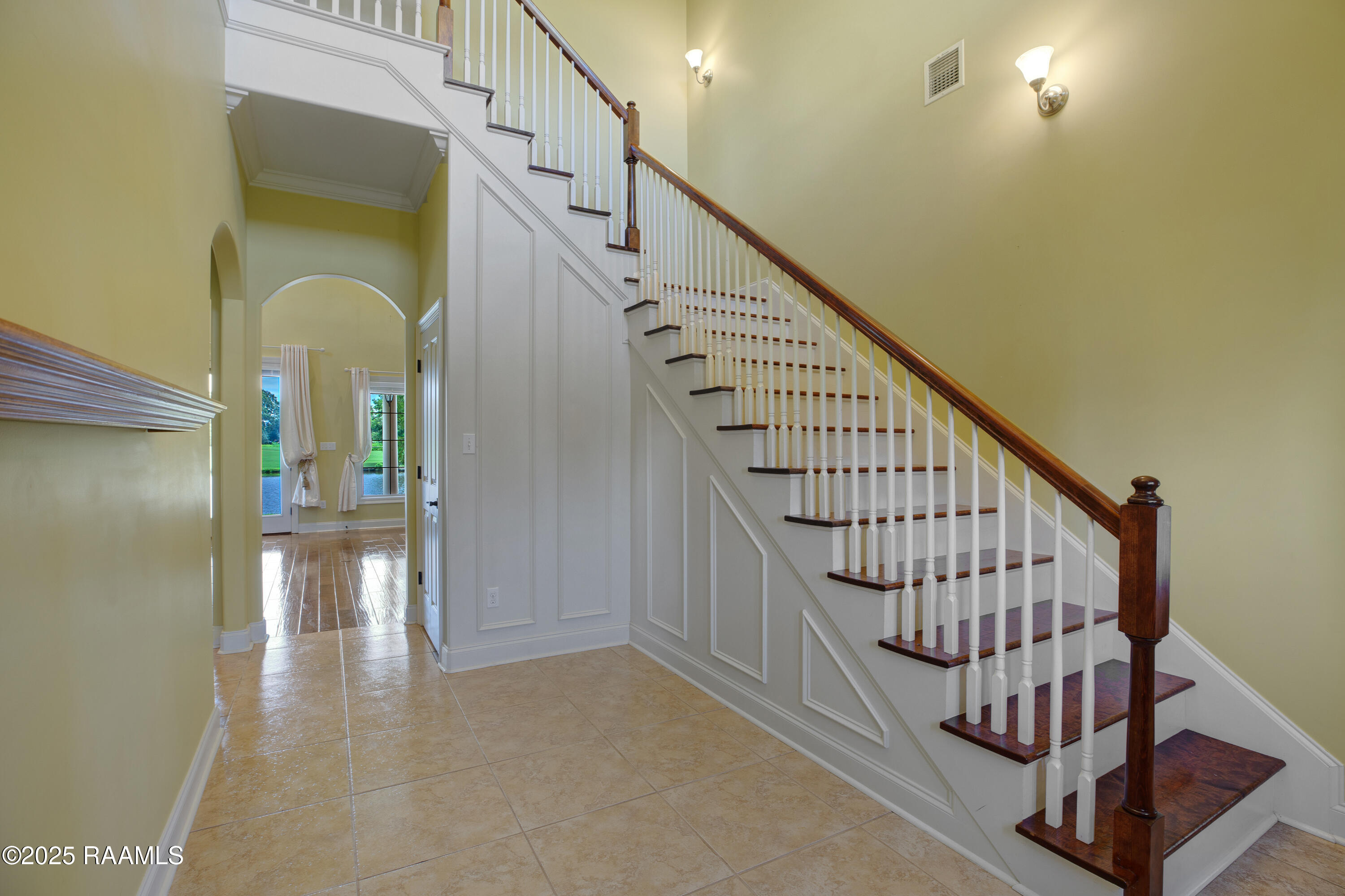 707 Hummingbird Lane New Iberia, LA 70560 - Photo 4 of 42 Foyer