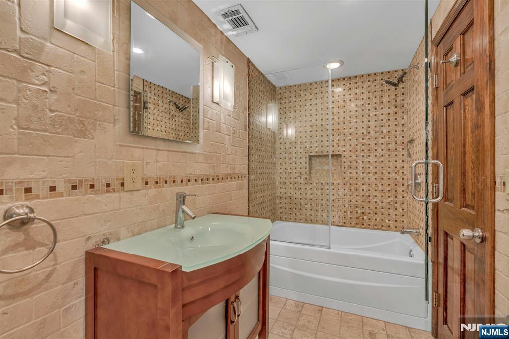 9 Old Wood Road Edgewater, NJ 07020 - Photo 18 of 20