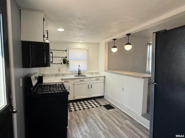 $69,900 | 66 South Mill Street, Farmington, IL 61531