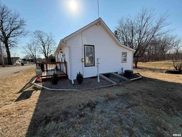 $69,900 | 66 South Mill Street, Farmington, IL 61531