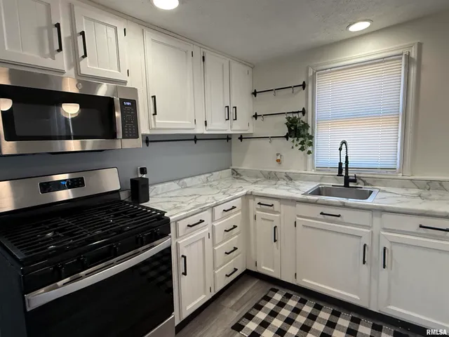 $69,900 | 66 South Mill Street, Farmington, IL 61531