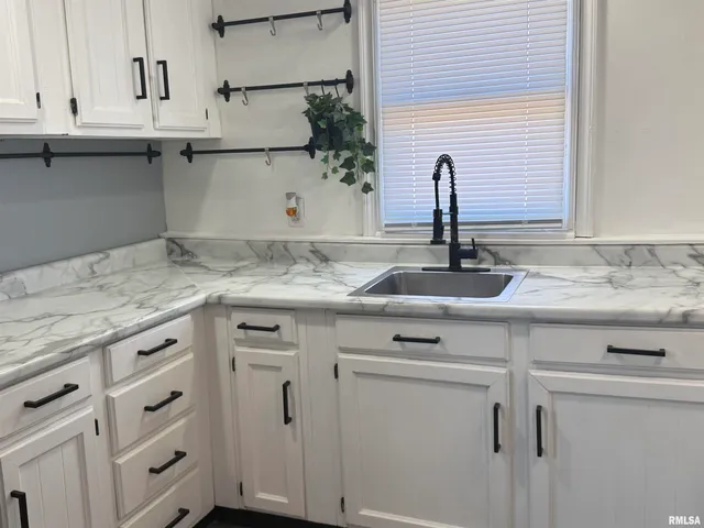 $69,900 | 66 South Mill Street, Farmington, IL 61531