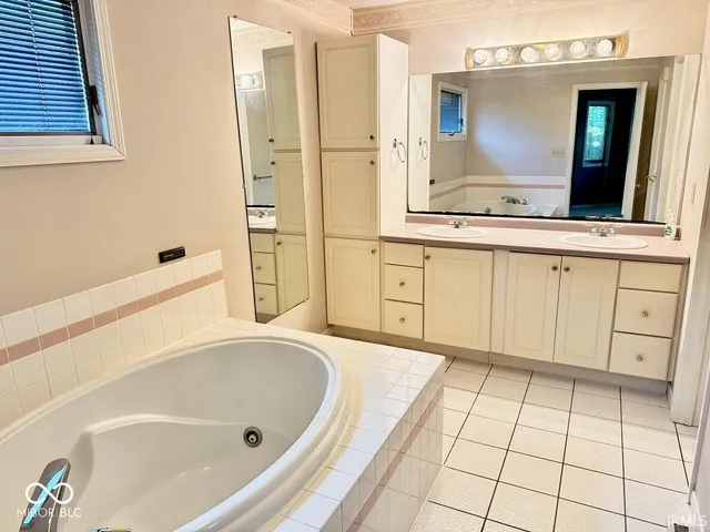 $385,000 | 5600 West Old Stone Road, Muncie, IN 47304