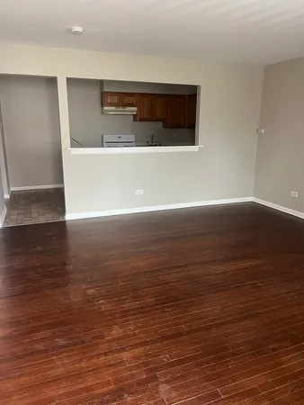 $1,300 | 8817 South Roberts Road, Unit 11, Hickory Hills, IL 60457
