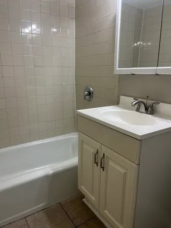 $1,300 | 8817 South Roberts Road, Unit 11, Hickory Hills, IL 60457