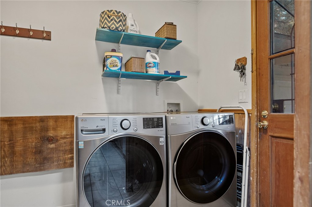 31466 Frontier Drive Running Springs, CA 92382 - Photo 14 of 43 a view of livingroom with washer and dryer