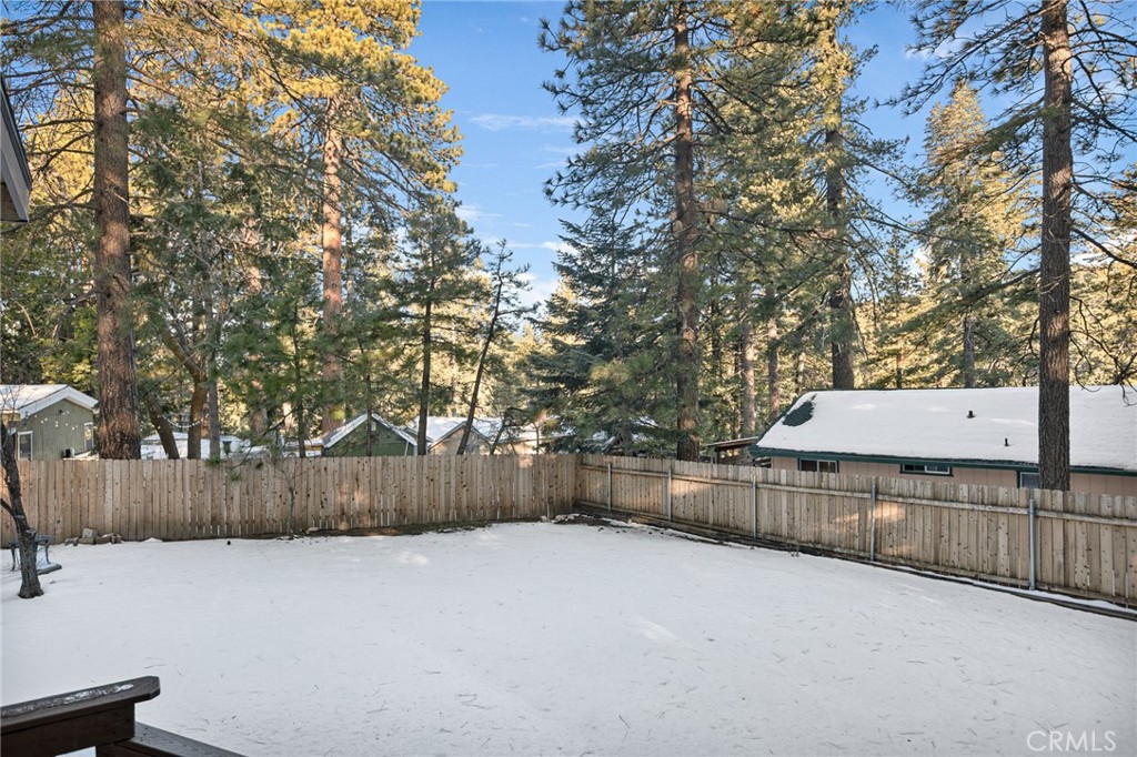 31466 Frontier Drive Running Springs, CA 92382 - Photo 22 of 43 a view of a backyard