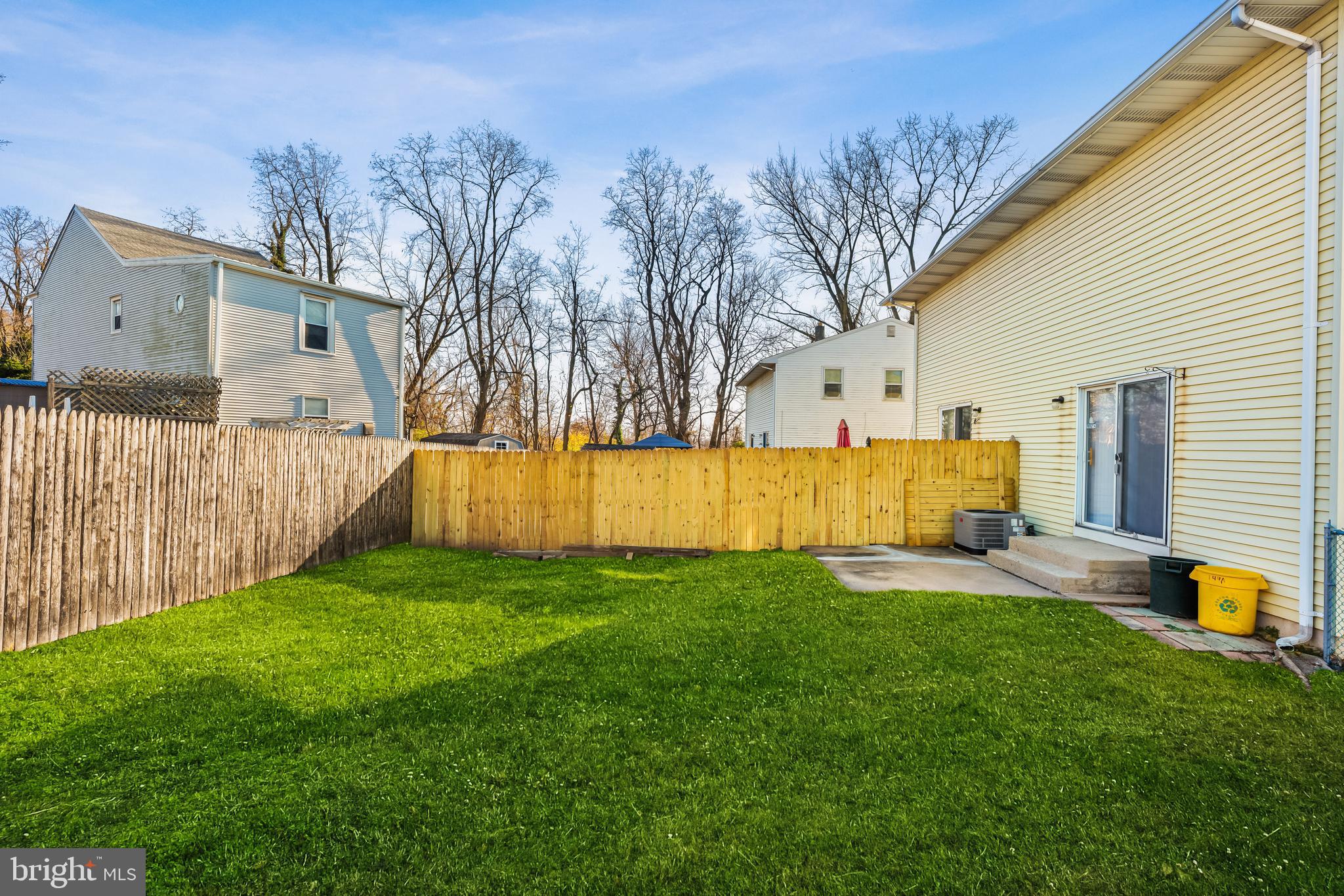 144 New Cedar Lane Hamilton, NJ 08610 - Photo 47 of 48 a backyard of a house with table and chairs