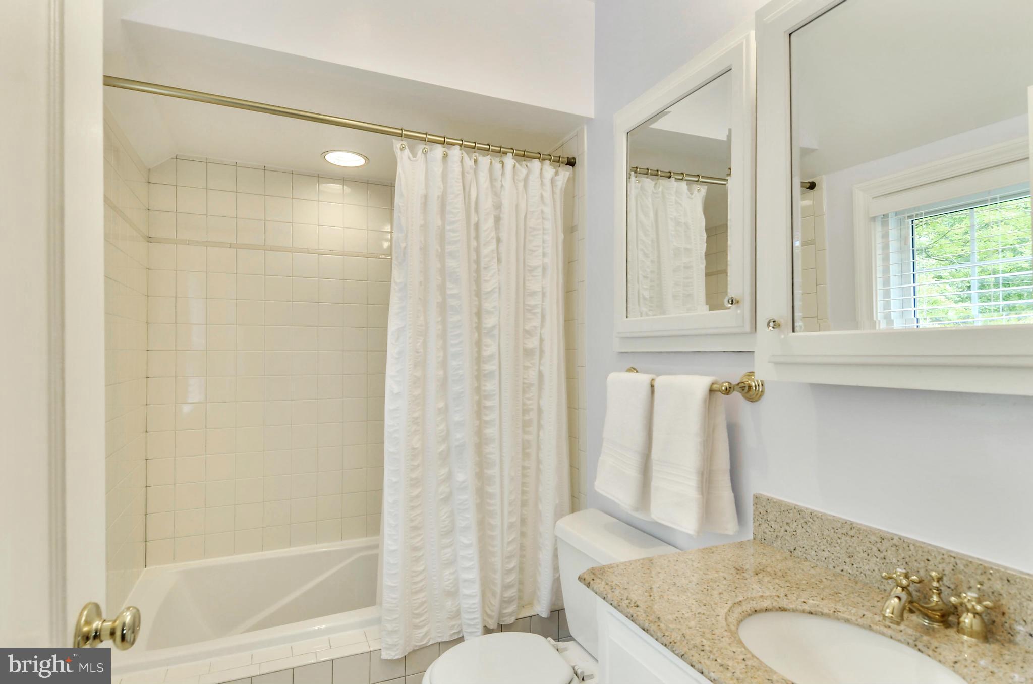 5909 Cobalt Road Bethesda, MD 20816 - Photo 22 of 30 Bath (Master)