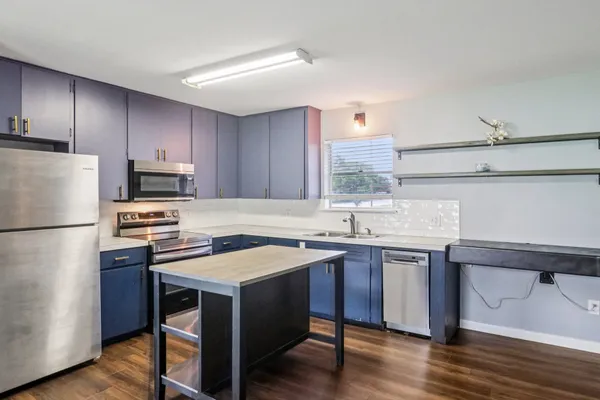 $1,450 | 755 East Bellville Street, Giddings, TX 78942