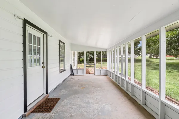 $1,450 | 755 East Bellville Street, Giddings, TX 78942