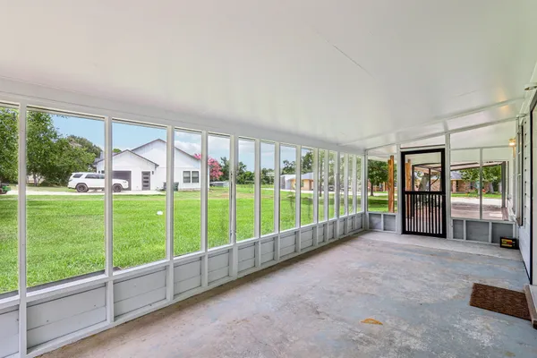 $1,450 | 755 East Bellville Street, Giddings, TX 78942