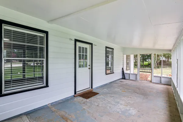 $1,450 | 755 East Bellville Street, Giddings, TX 78942