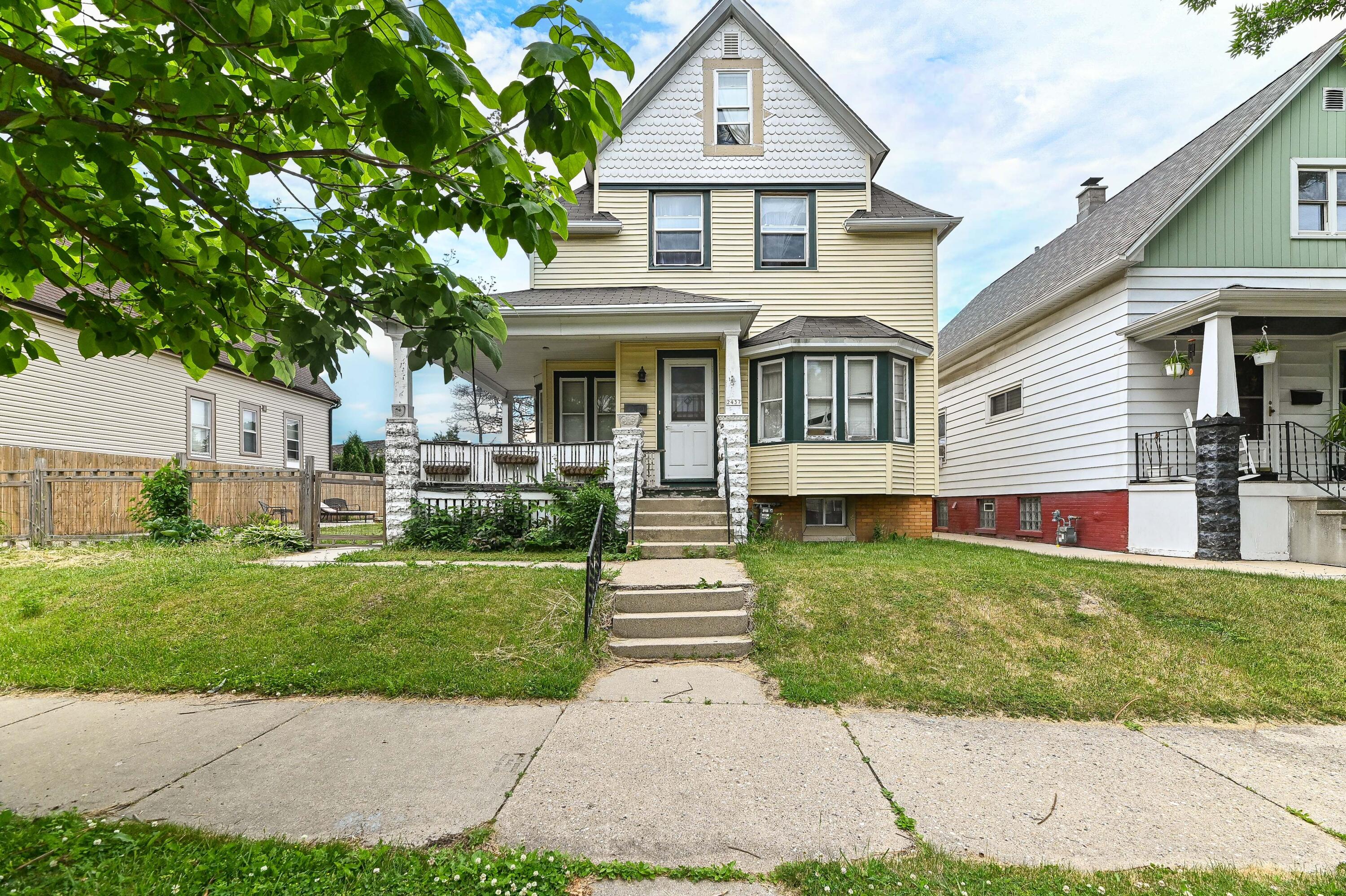 2437 South 29th Street Milwaukee, WI 53215 - Photo 1 of 28 Welcome Home