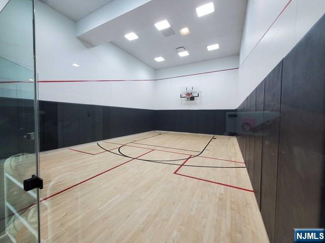 320 Adolphus Avenue, Unit 914 Cliffside Park, NJ 07010 - Photo 13 of 19 a locker room