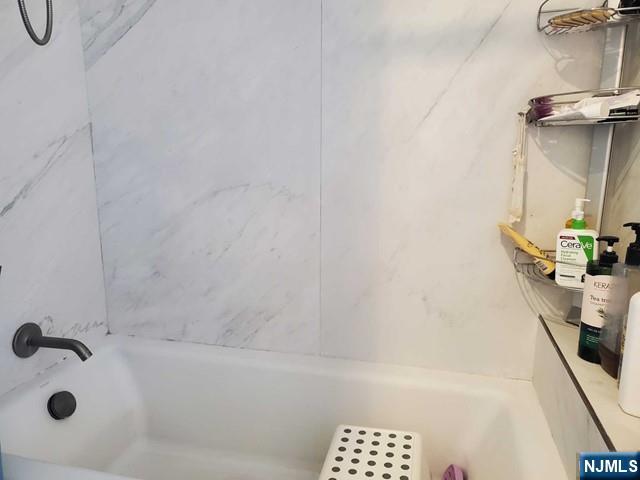 320 Adolphus Avenue, Unit 914 Cliffside Park, NJ 07010 - Photo 16 of 19 a bathroom with a bathtub