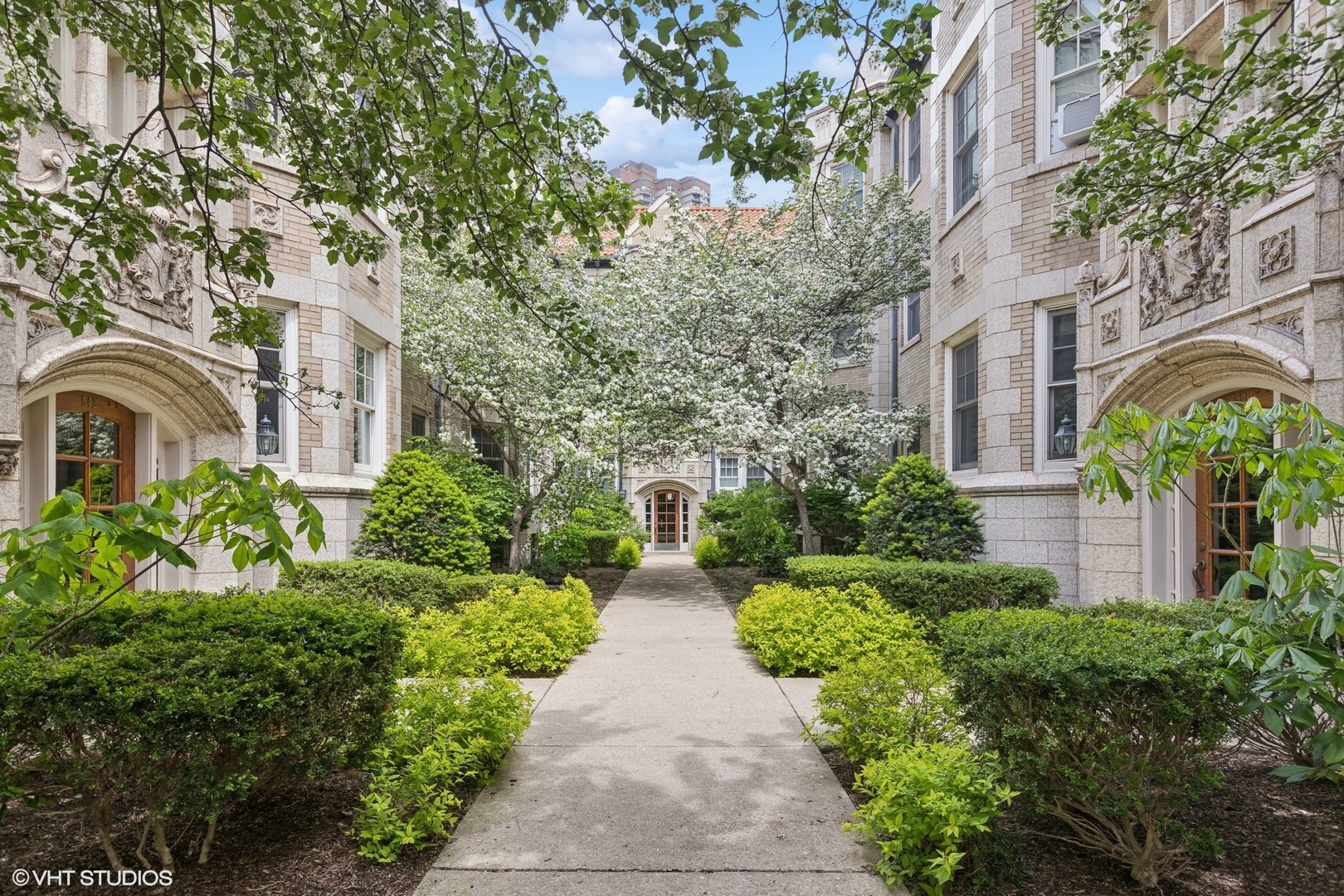534 West Brompton Avenue, Unit 1N Chicago, IL 60657 - Photo 1 of 20 a front view of a multi story residential apartment buildings