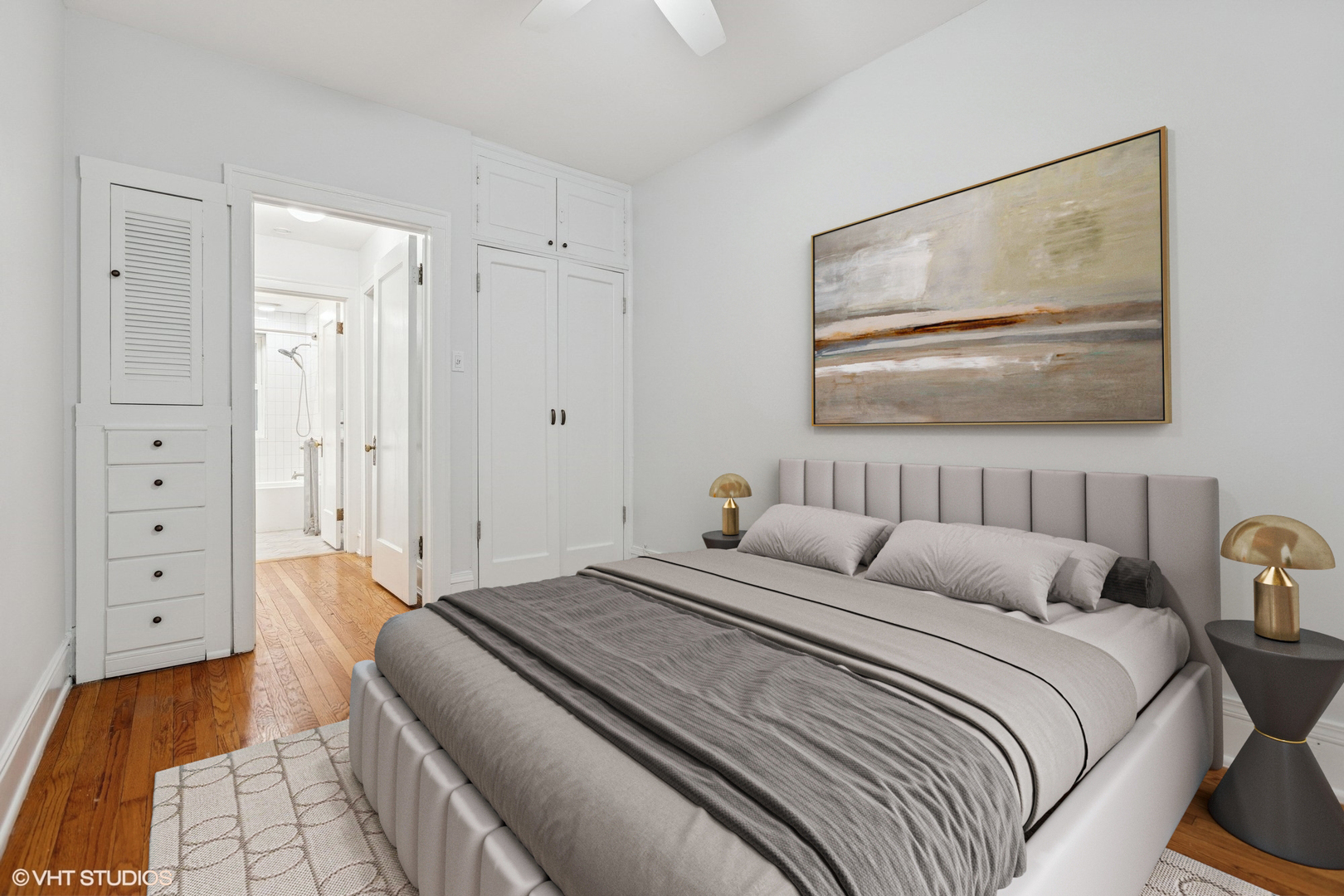 534 West Brompton Avenue, Unit 1N Chicago, IL 60657 - Photo 11 of 20 a bedroom with a bed and a painting on the wall