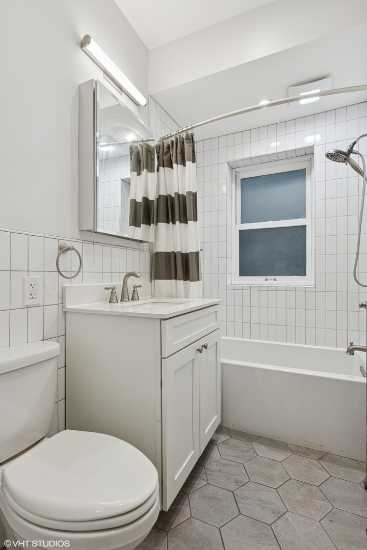534 West Brompton Avenue, Unit 1N Chicago, IL 60657 - Photo 13 of 20 a bathroom with a sink a toilet and shower