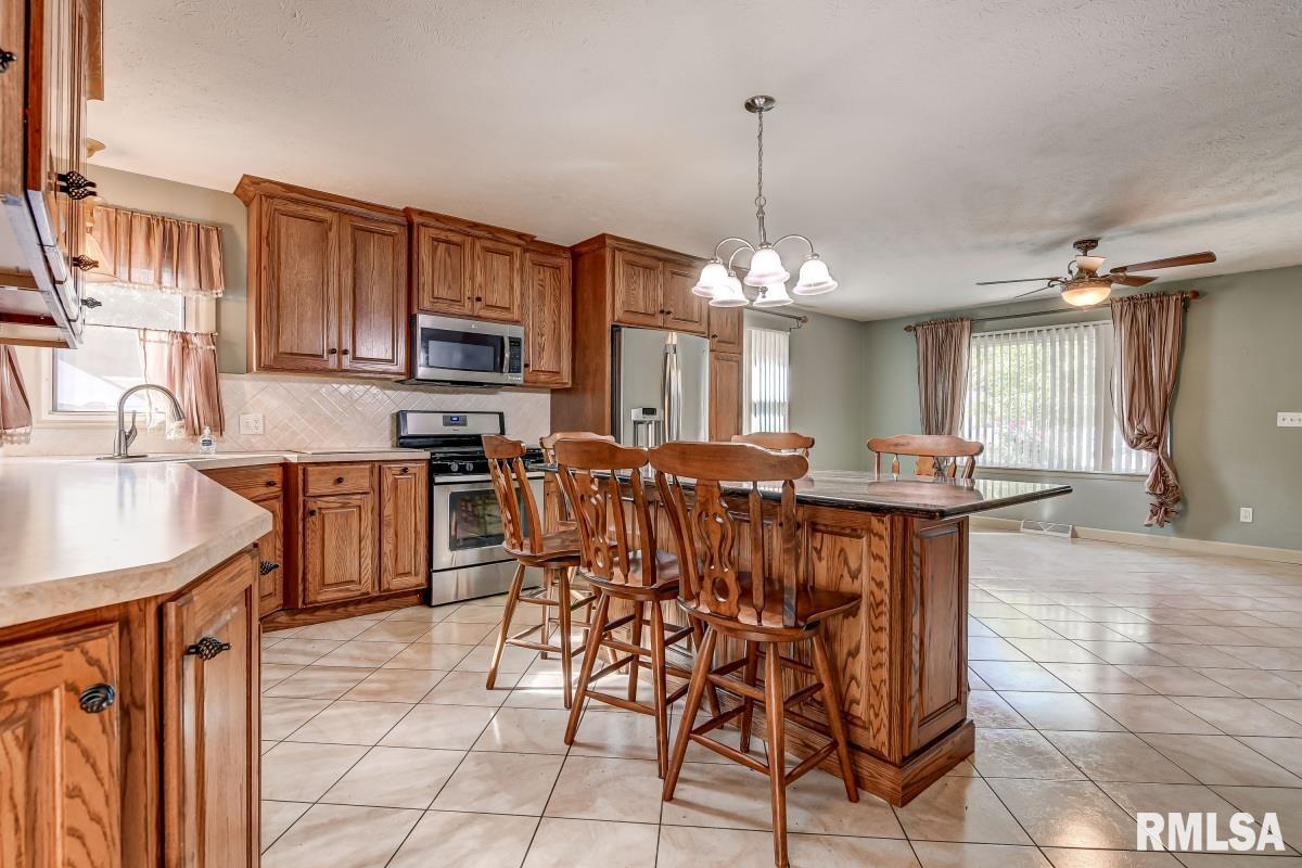 2304 Tamaroa Trail Springfield, IL 62702 - Photo 11 of 40