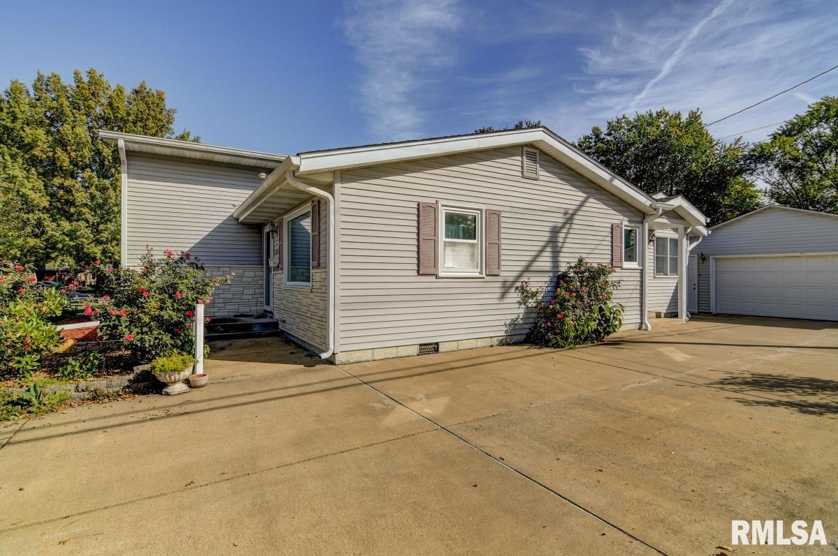 2304 Tamaroa Trail Springfield, IL 62702 - Photo 5 of 40