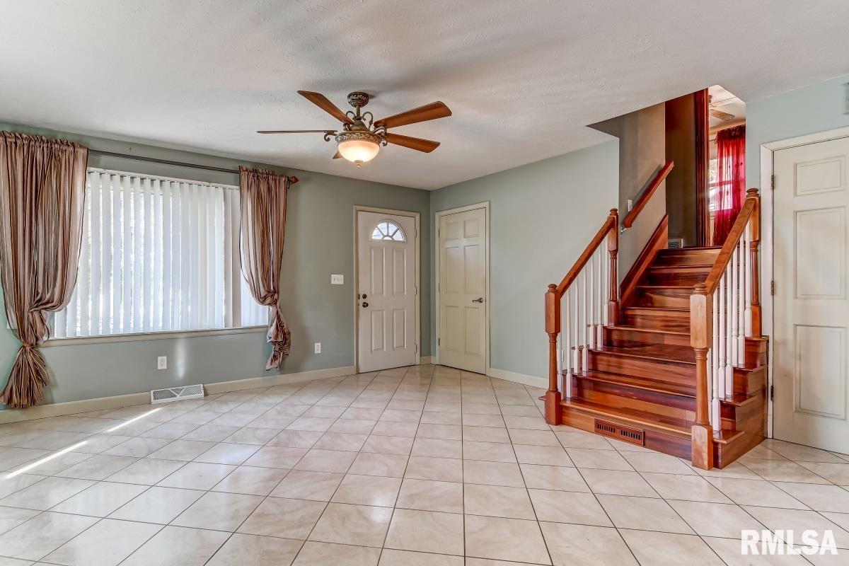 2304 Tamaroa Trail Springfield, IL 62702 - Photo 9 of 40
