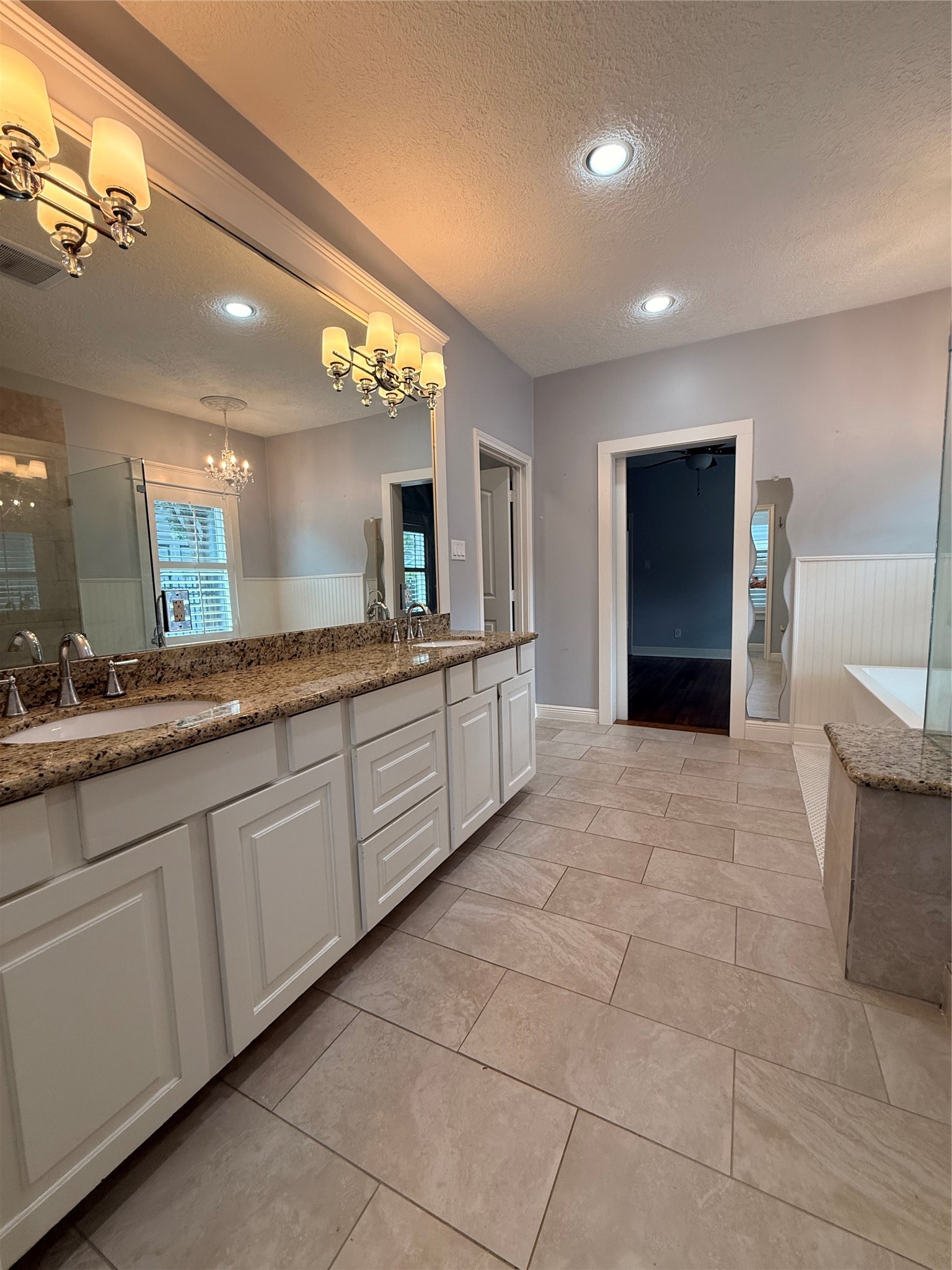 1120 Winston Street Houston, TX 77009 - Photo 23 of 32 Primary bathroom