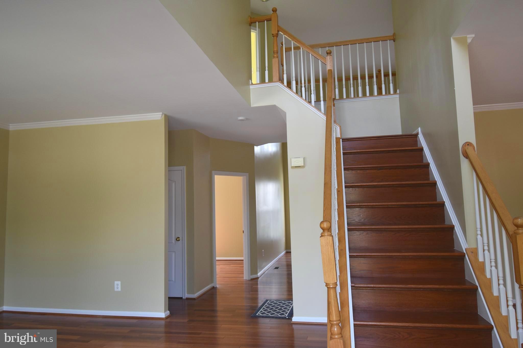 14008 Falconcrest Road Germantown, MD 20874 - Photo 2 of 25 foryer