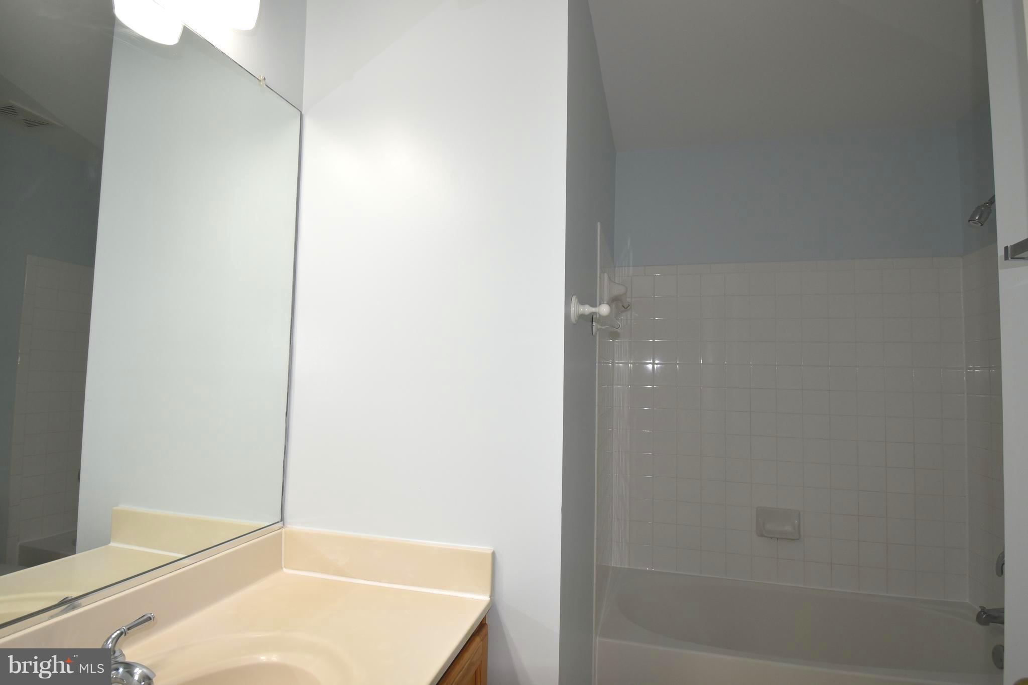 14008 Falconcrest Road Germantown, MD 20874 - Photo 16 of 25 Bath